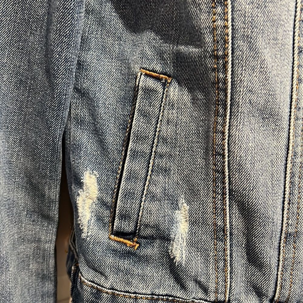 Ci Sono Slightly Distressed Jean Jacket Size Small‎ - Picture 4 of 12